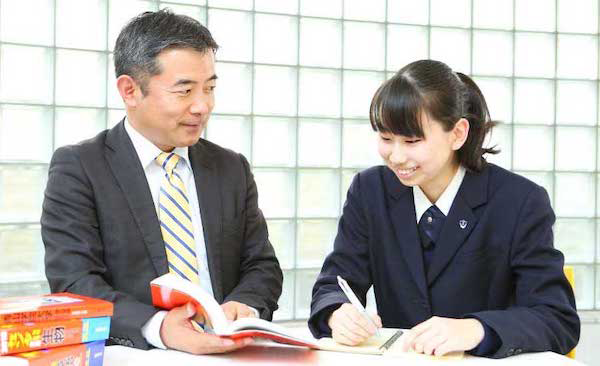 東京家政大学附属女子_進路決定のサポートだけでなく、学習へのサポート体制も万全です。