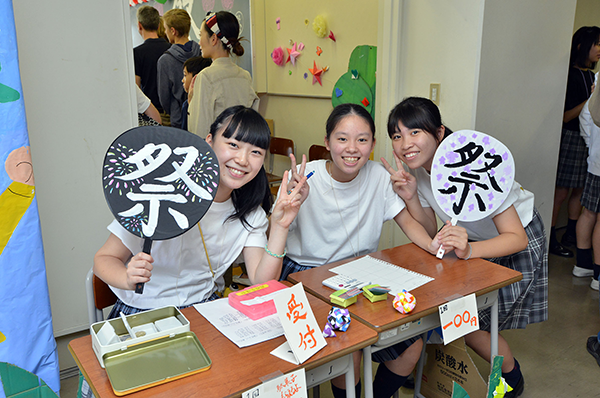 東京家政学院_文化祭で。いつでもどこでも、笑顔があふれる生徒たち