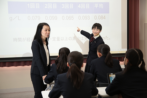 文京学院_ICTを活用して、授業はいっそう活気づいている