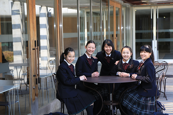 文京学院_豊かな環境の中、「自立と共生」の実現に向けて成長する生徒たち