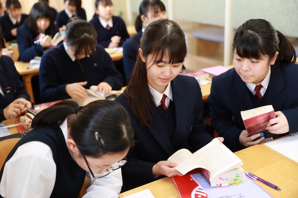 江戸川女子_中１から「原書購読」を実施しています。