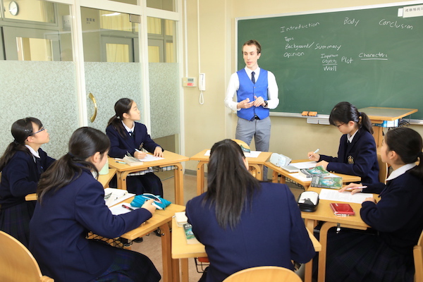江戸川女子_かねてより定評のある英語教育。各学年に帰国生や外国籍などの生徒が在籍しています。