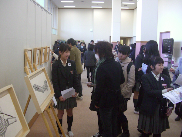 富士見丘_「美術展」 は芸術に触れて感性を養うだけでなく、わかりやすく伝えるための表現力も学べます。
