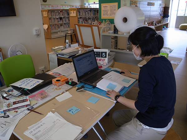 自修館_生徒からは、図書貸出の申し込みが殺到!