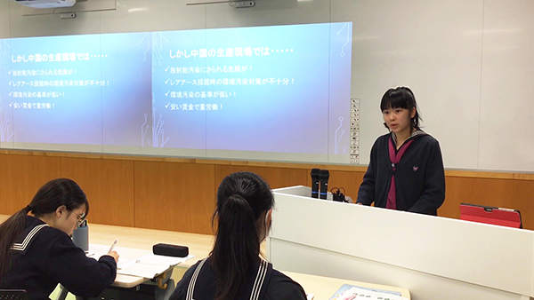 女子聖学院_「聞く話す」の授業のひとコマ