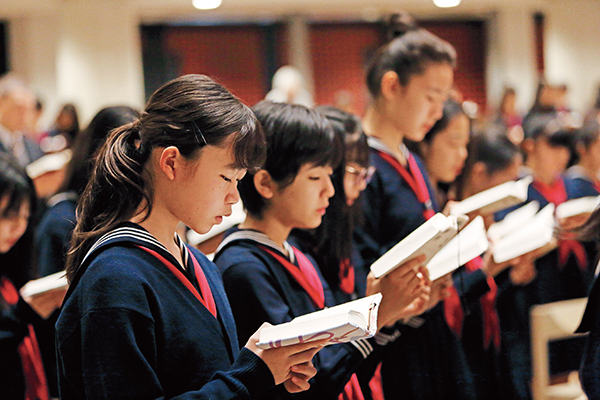 女子聖学院_女子聖の１日は礼拝から始まる