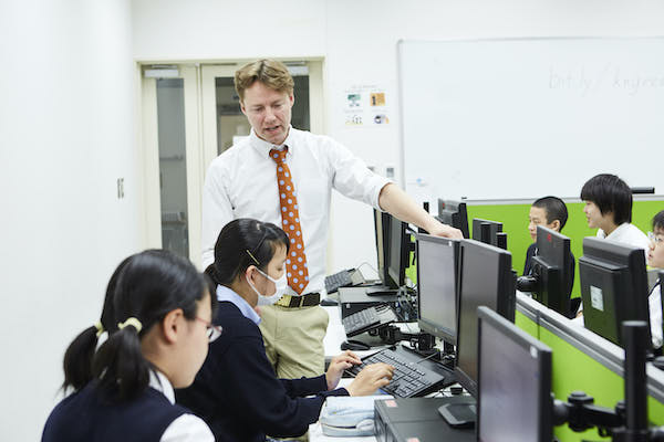 開智日本橋_ICTの授業の様子。休校期間を経て、同校のICT化が推進されています。