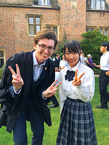 目黒日大_ケンブリッジ大学の学生と記念写真