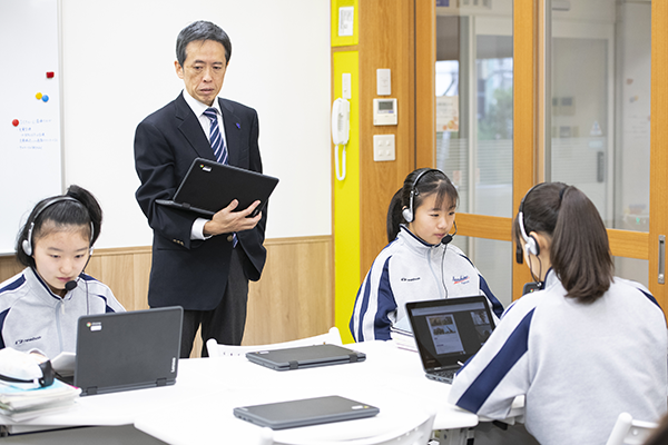 武蔵野東_ネイティブ講師と1対1で行われるオンライン英会話