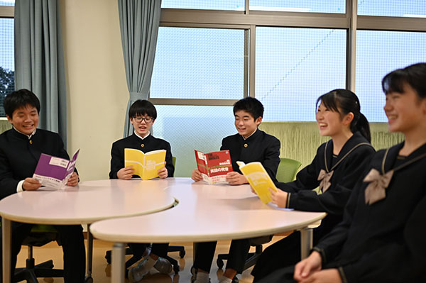 西武台新座_入学当初から生徒たちの心をつかむThe JINGLESの授業