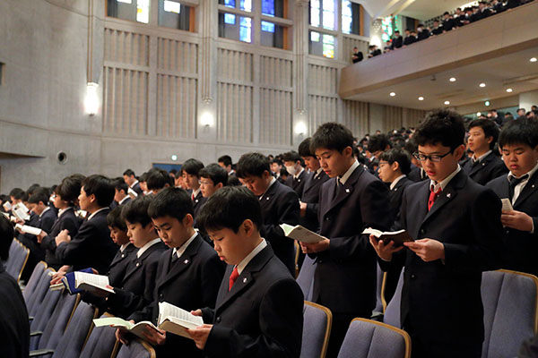 聖学院_聖学院の１日は、朝の礼拝から始まる