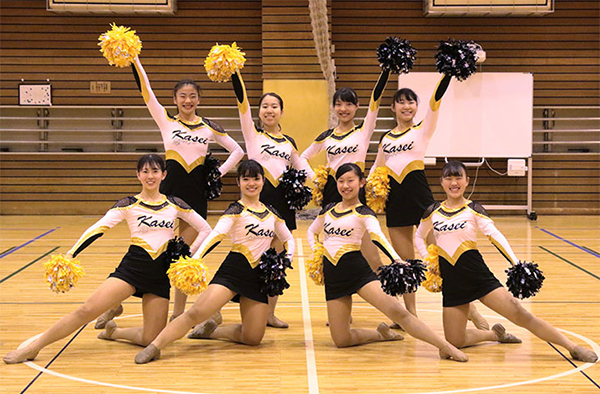 東京家政学院_部活動も盛んな同校。上は高校のソングリーダー部