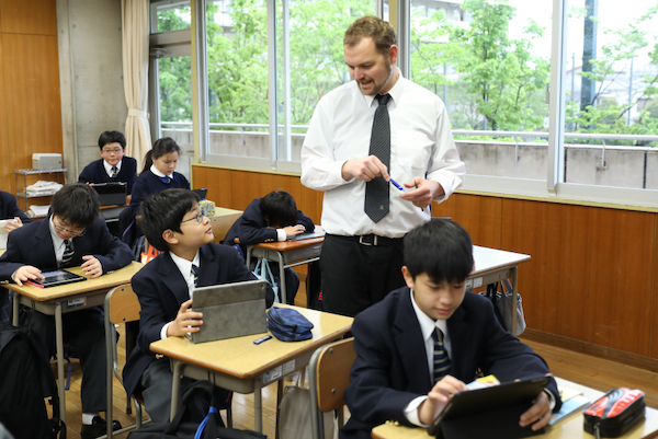 東京成徳大学_4人いるネイティブの先生は全員正規教員。学校生活全般で触れ合い、「使える英語力」を培います。