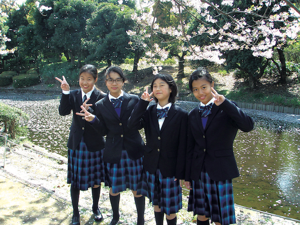 和洋九段_例年は入学後すぐに学校の周辺を散策しながら、友だちのこと、学校のことなどの理解を進めます。