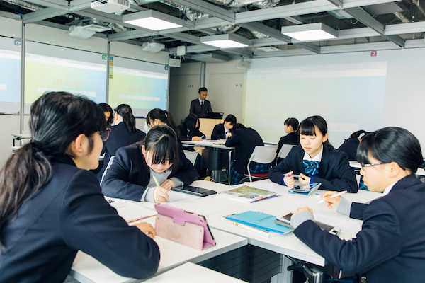 和洋九段_伝統として大切に育まれてきた教育に加え、21世紀型教育を取り入れ、同校ならではの学びに発展させています。