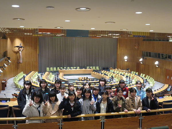 江戸川取手_「アメリカ・アカデミックツアー」で国連本部会議場を訪れた生徒たち