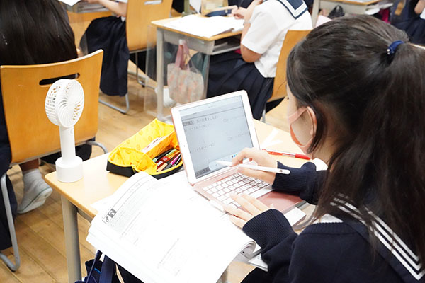 女子聖_ICT活用で生徒たちの学びがよりアクティブに