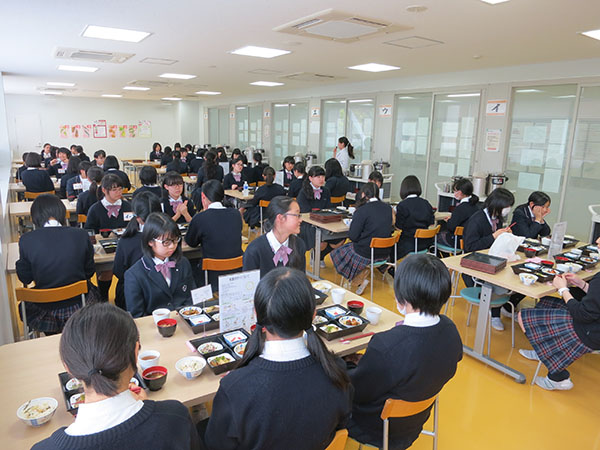 共立女子第二_食育は、食の知識やマナーを学ぶ時間でもある