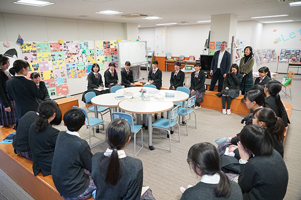 共立女子第二_ネイティブと日本人の先生による、チームティーチングの英語授業の様子