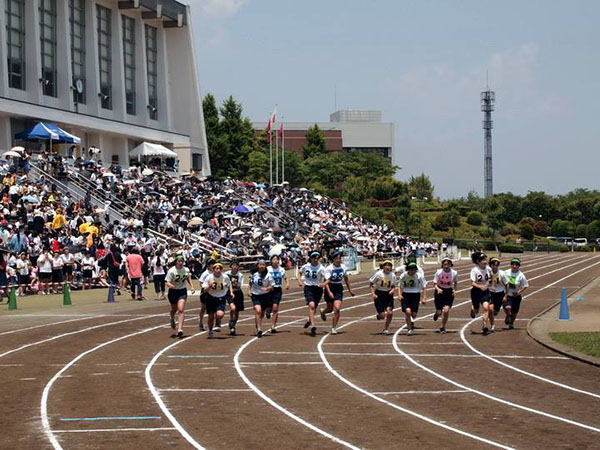 共立女子第二_体育祭では熱闘が繰り広げられる