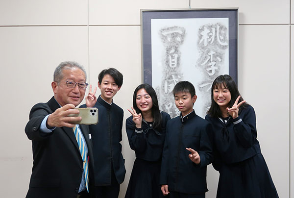 成蹊_仙田校長とも和気あいあい♪