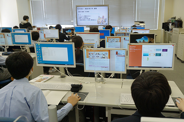 東京電機_1人1台パソコンを使えるコンピュータ室