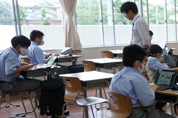 東京電機_各教科でタブレットを活用