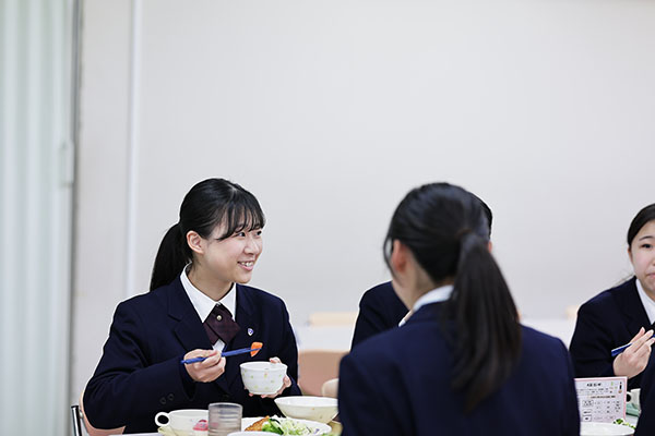 東京家政_美味しいスクールランチも評判です