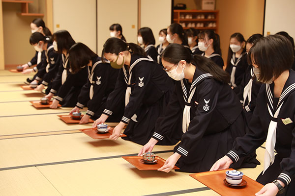 共立女子_「社会人になってから、本当に役立った」と卒業生が声をそろえる「礼法」の授業