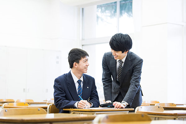 日本学園_先生は生徒に寄り添う学びのパートナー