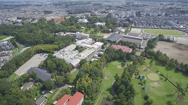 麗澤_麗澤の校地全景。東京ドーム10個分という、圧倒的な環境だ