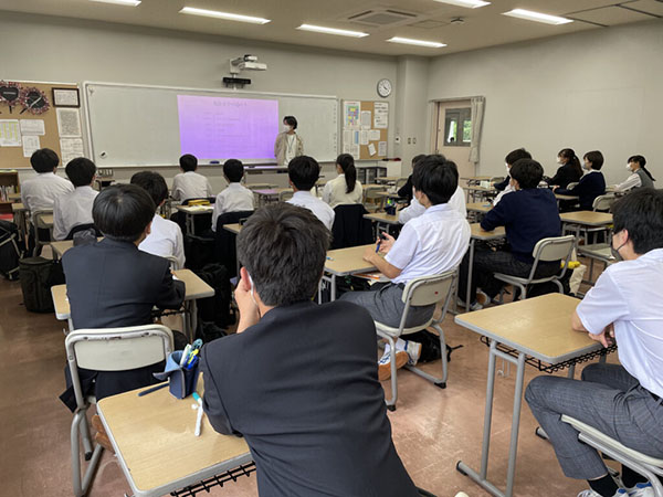 芝浦工大柏_ロンドン大学の学内説明会や進学した卒業生による講演も校内で行われます