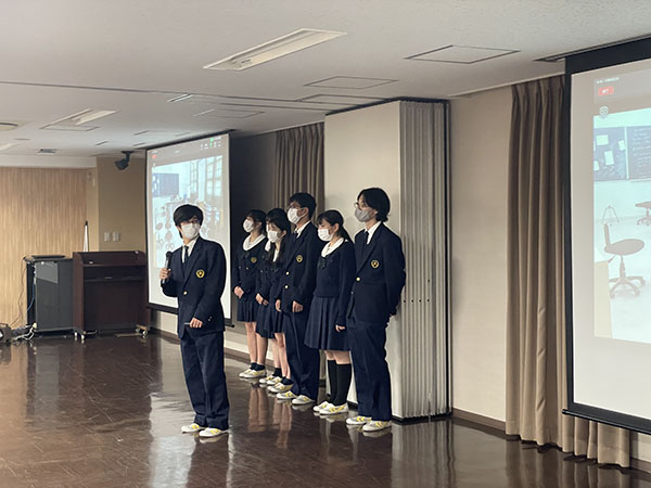 聖徳学園_プレゼンテーションの機会が豊富です。写真はSDGs成果発表の中間報告会の様子