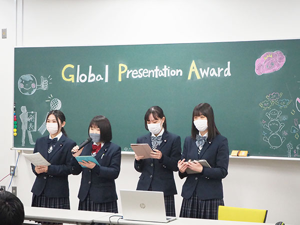 東京家政学院_コロナ禍のため、オンラインで行われたGPAで発表する生徒
