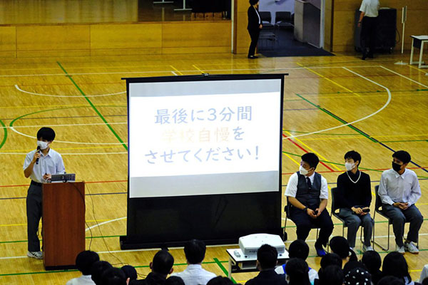 足立学園_学校説明会などでは、生徒たちで組織する「あだがくアンバサダー」が活躍しています