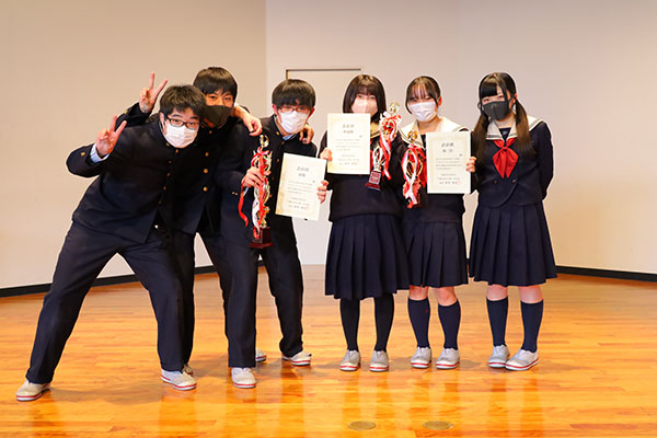 千葉日大_発表を終え、清々しい表情の生徒たち