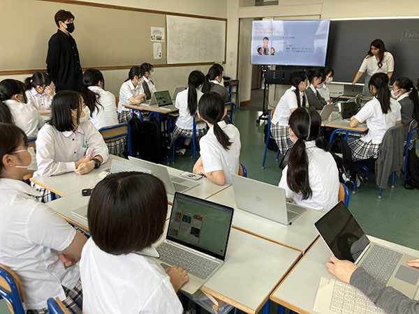 富士見丘_高大連携教育も盛んで、多くの大学生や留学生とも触れ合います