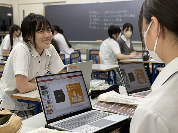 富士見丘_授業以外でも、ノートテイキングやまとめなど、PCの用途はさまざまです