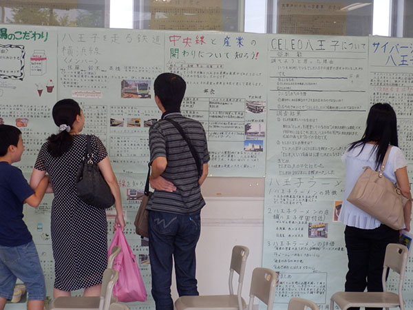 八王子学園_多くの人が訪れる学園祭の発表