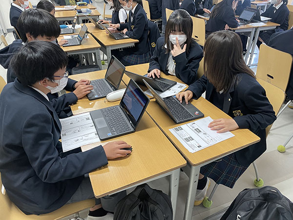 関東学院六浦_ほとんどの授業でICTを活用し、学びを深めていく