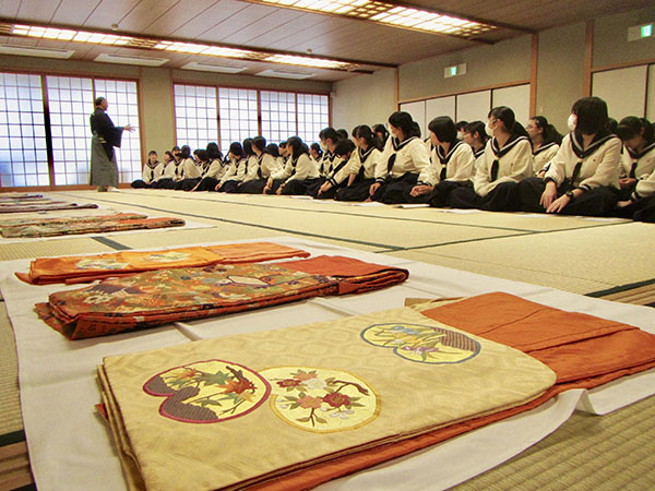 国学院久我山_(左が男子部、右が女子部)