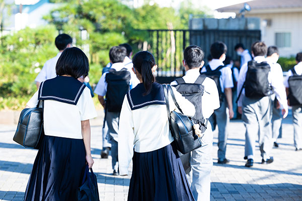 国学院久我山_下校風景は共学校さながらです