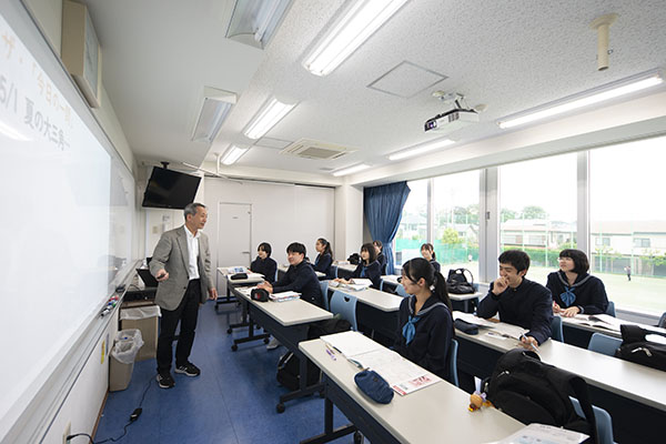 武蔵野東_放課後の少人数ゼミで切磋琢磨