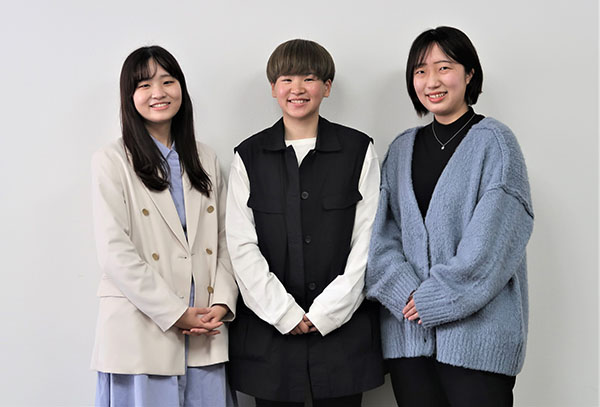 桐朋女子_左から小峰結さん、渡邊貴子さん、高崎晴菜さん