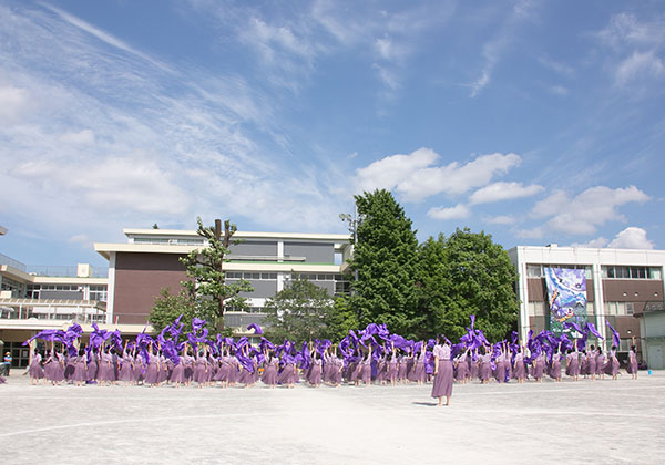 桐朋女子_学年全体で行う一糸乱れぬ「応援交換」は桐朋女子の名物！