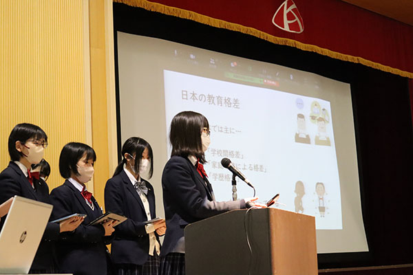 東京家政学院_全校プレゼン大会で探究活動の発表をする高校生たち