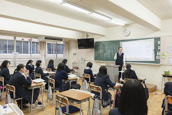 東京家政学院_基礎的な知識とスキルの上に、教養を磨く教育を実践