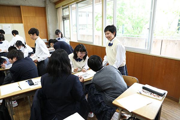 東京成徳_和やかに行われる「自分を深める学習」