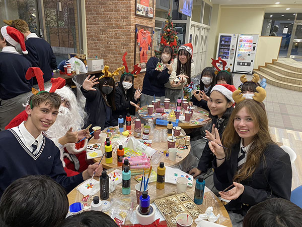 城西大城西_同校にやってきた留学生たちとクリスマス・パーティー!