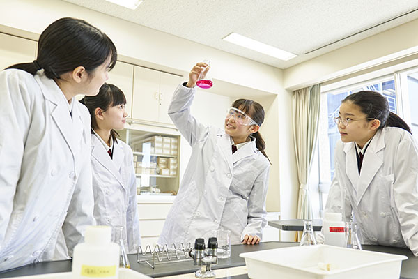 麹町学園女子_「おもしろい！」「なぜ？」から探究的な学びは始まる